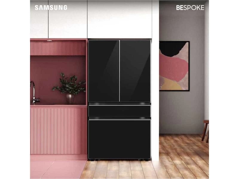 Bespoke 4-Door French Door Refrigerator (29 cu. ft.) with Customizable Door Panel Colors and Beverage Center™ in Charcoal Glass