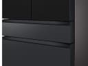 Bespoke 4-Door French Door Refrigerator (23 cu. ft.)–with Family Hub Panel in White Glass Middle and Bottom Panels view 5