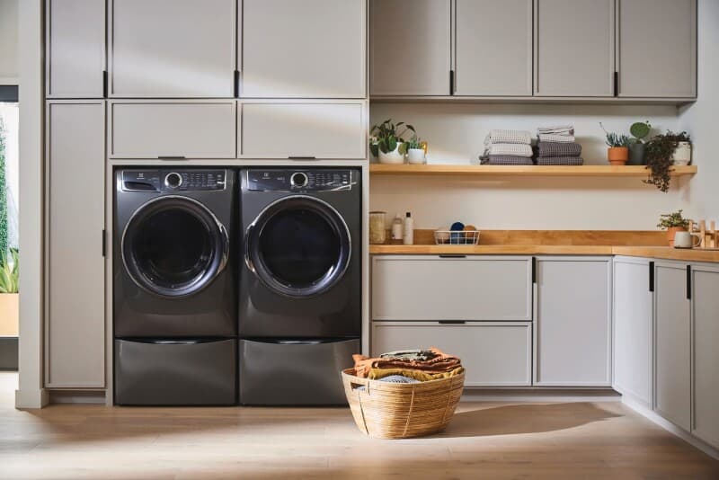 Load Perfect Steam™ Electric Dryer with Balanced Dry™ and Instant Refresh – 8.0 Cu. Ft.