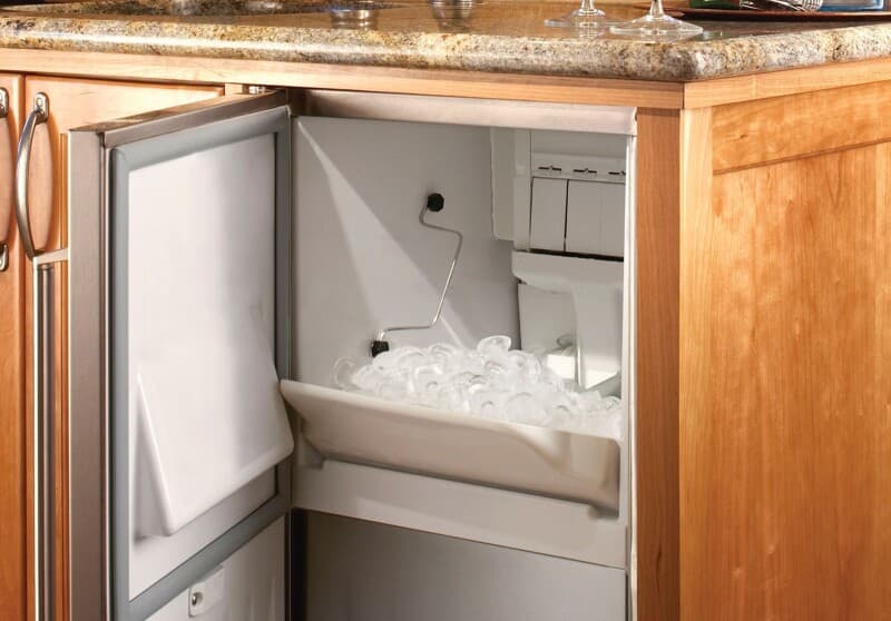 15" Clear Ice Maker, Panel Ready Door