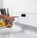 Series 30" Free-Standing Electric Double Oven Convection Range view 15