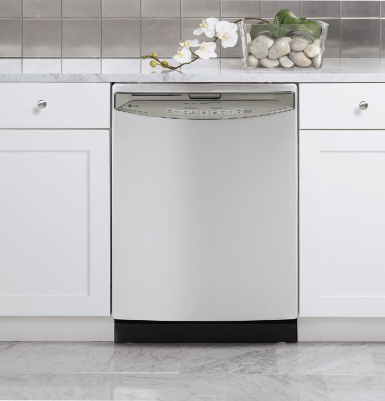 Dishwasher with SmartDispense Technology