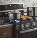 30" Free-Standing Gas Double Oven Convection Range view 16