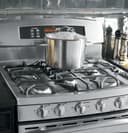 30" Free-Standing Gas Range with Baking Drawer view 8
