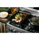 30" Free-Standing Range with Baking Drawer view 10