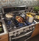 Series 30" Free-Standing Gas Double Oven Convection Range view 21