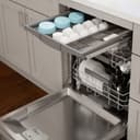 800 Series Dishwasher 24'' view 9