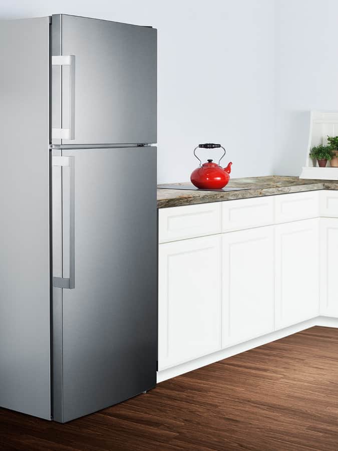 28" Wide Top Mount Refrigerator-Freezer With Icemaker
