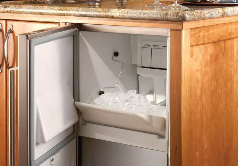 15" Clear Ice Maker, Panel Ready Door
