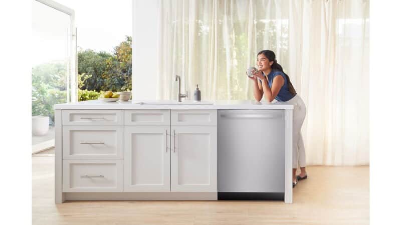 Benchmark™ Dishwasher 24''